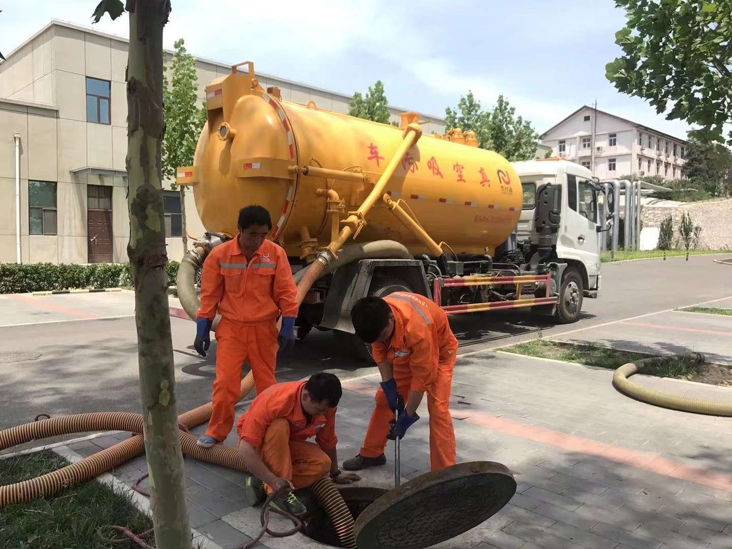 会昌化粪池清理与5-8吨吸粪车施工效率分析